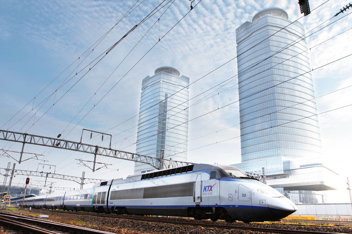 Unmanned parcel lockers at Korail KTX Yongsan Station for Rail+ service
